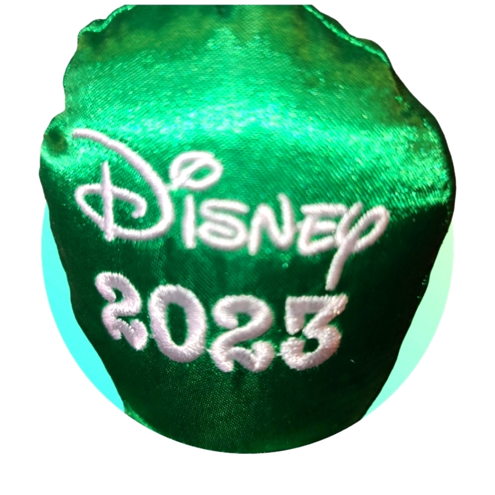 LIMITED 2023 Disney's Minnie Mouse Christmas - Picture 6 of 7